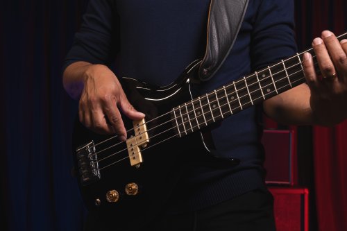Washburn SB4B Wing Series Scavenger Electric Bass. Black