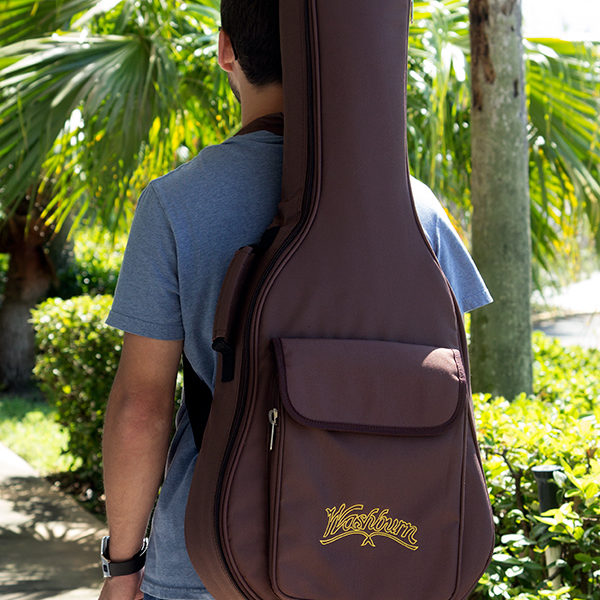 artist carrying AGM5K apprentice g-mini 5 in the backpack gig bag