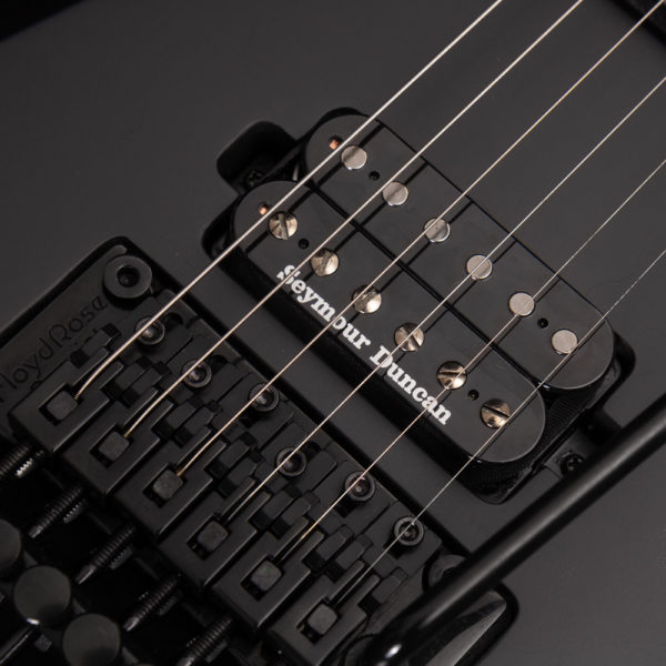PXV26FRCK parallaxe v26fr close up of the bridge and pickup