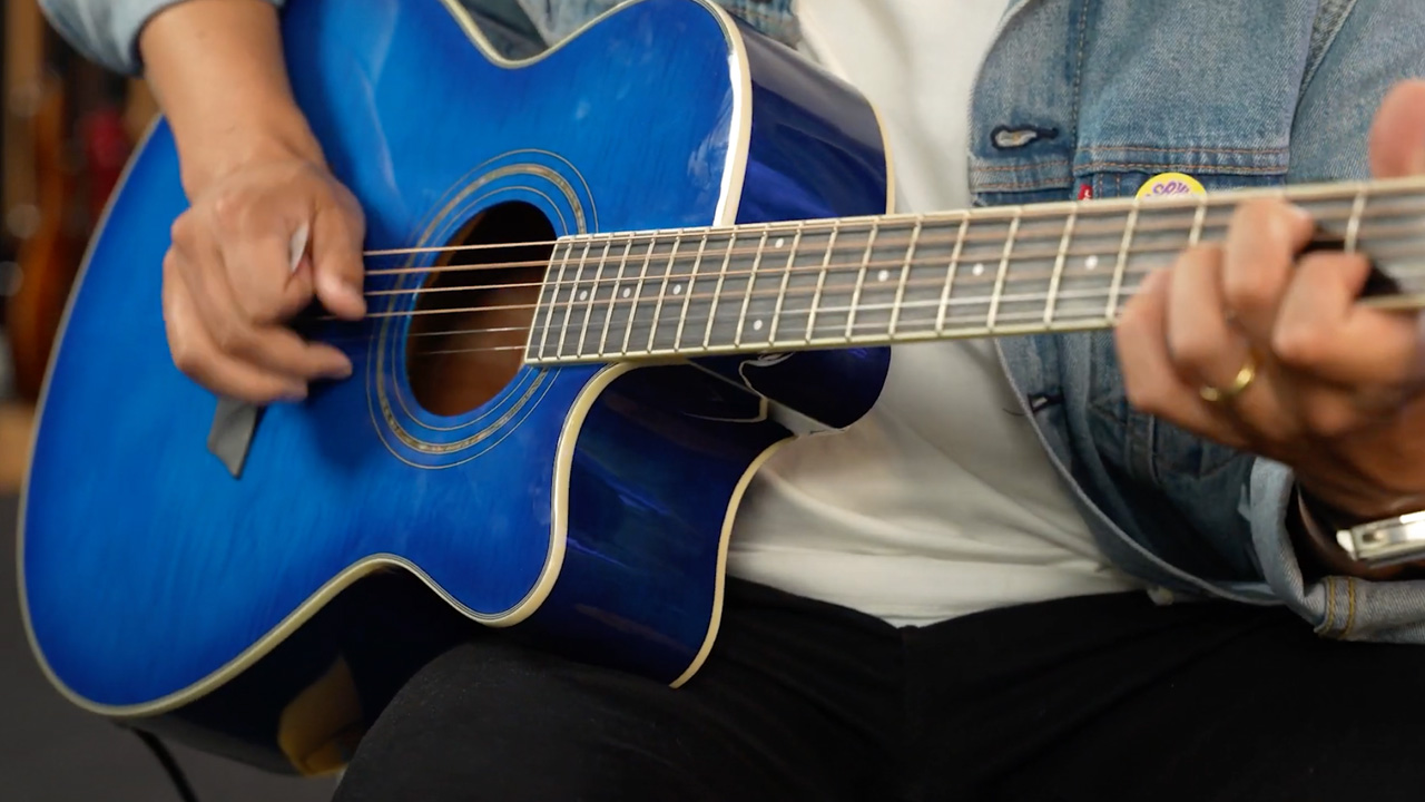 Hear the Washburn Festival EA15 Flame Transparent Blue